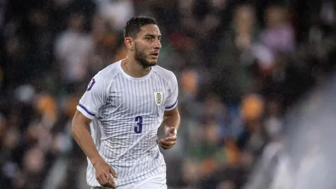 Sebastián Cáceres volvió a ser titular con la Celeste.
