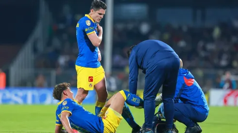 Igor Lichnovsky sufrió una terrible entrada en el Clásico Capitalino
