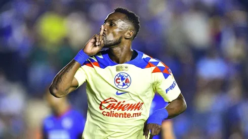 Julián Quiñones tendría pensando volver a la Liga MX.
