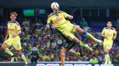 Illian Hernández en la cuerda floja de América.
