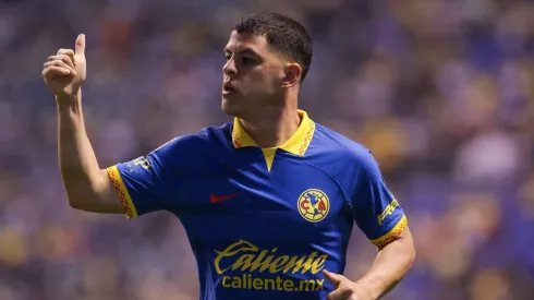 Jugadores del América muestran su gran compromiso con el equipo.
