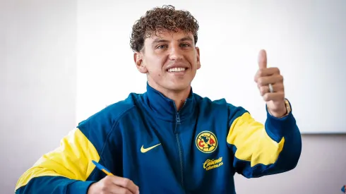 Lichnovsky firmó su nuevo contrato con el América
