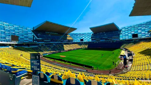 El Estadio Cuauhtémoc se pinta de amarillo.
