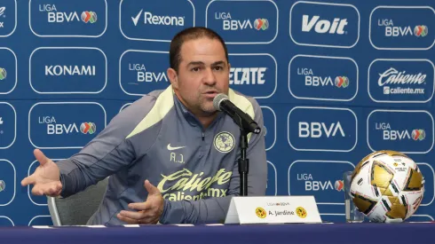 André Jardine defiende al América.
