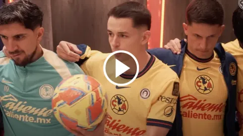 El líder de América volvió a aparecer en el vestuario.
