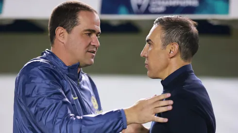 Sube la tensión del partido en la previa.
