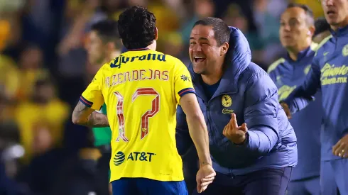 Jardine felicitó a Zendejas por su partidazo ante Pachuca.

