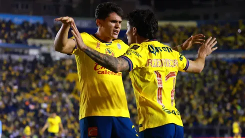 Alejandro Zendejas marcó los dos goles de América en el triunfo ante Pachuca.
