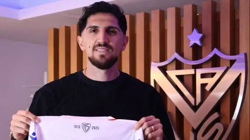 Diego Valdés se prepara para debutar con Vélez.
