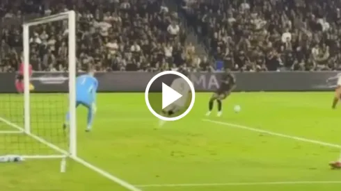 Dilrosun convirtió un golazo en el derbi
