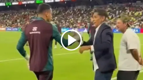 Épico encuentro entre el portero y el ex-cancerbero de México.
