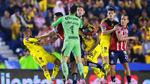 Club América enfrentándose a Chivas en el torneo Apertura 2025.
