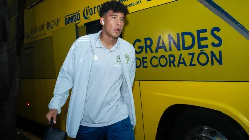 Isaías Violante llegando a un partido del Club América.
