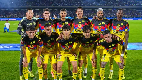 Es el goleador y lo quieren ver en la banca.
