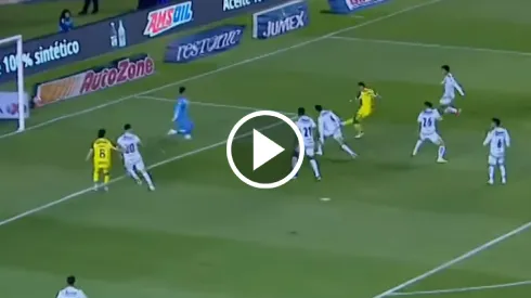 Brian se iba a mandar un golazo.
