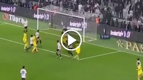 Edson estuvo a nada de un gol de ensueño.
