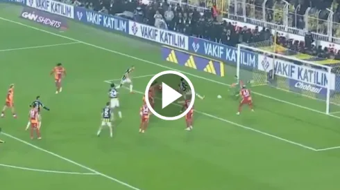 Edson pudo decidir el Clásico de Turquía.
