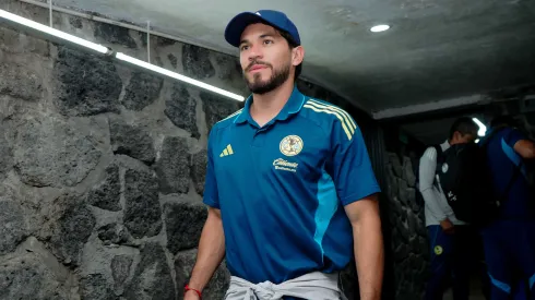 El capitán Henry Martín llegando a un partido del Club América.