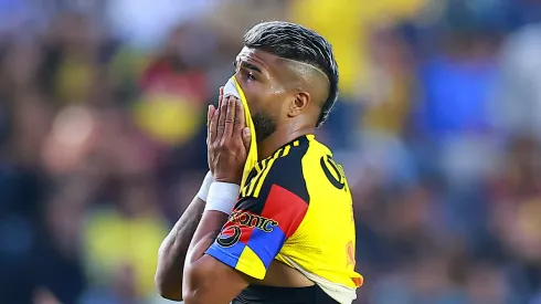 América no quiere liberar extranjeros por un tema económico.
