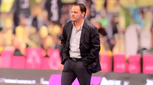 Santiago Baños está siendo muy cuestionado por la afición del Club América.
