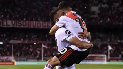 Quintero y Borré festejando un gol en River.
