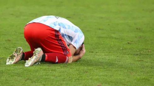 El arquero de Aston Villa repleto de emoción.
