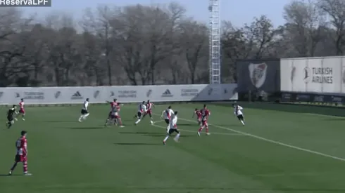 El terrible jugadón de Santiago Simón en la Reserva de River