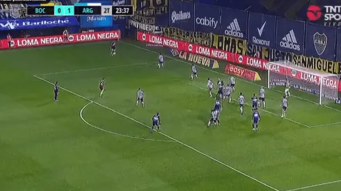 Video: Cardona rompió la mala racha de Boca con un golazo de tiro libre