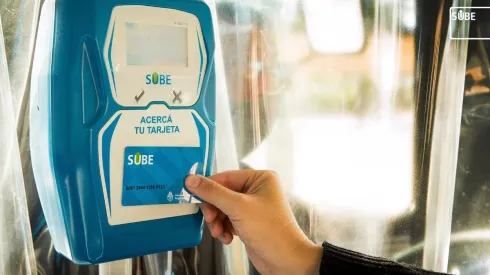 La tarjeta SUBE tiene un tope negativo para poder viajar en transporte público (Fuente: Twitter SUBE)
