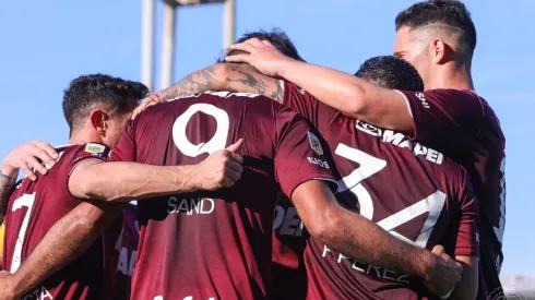 El festejo de los jugadores de Lanús.
