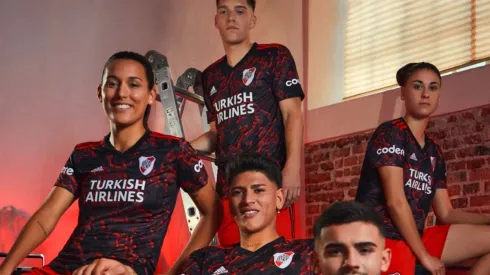 Presentación de la nueva camiseta de River Plate (Foto: Adidas)