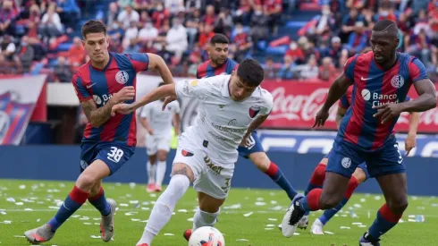 San Lorenzo perdió 2-1 frente a Colón y el Nuevo Gasómetro estalló de bronca. (Foto: @LigaAFA)
