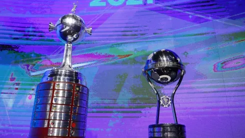 Trofeos de la CONMEBOL Libertadores y CONMEBOL Sudamericana (Foto: Getty Images)
