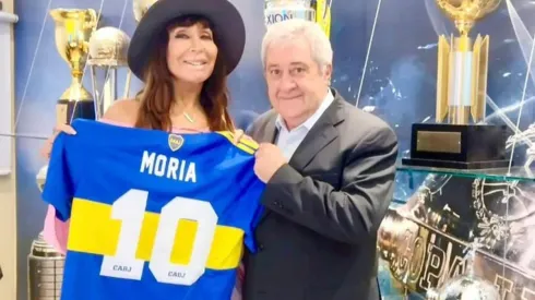 Moria, de paseo por La Bombonera.
