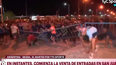 Caos, corridas e incidentes en San Juan para ver a la Selección Argentina