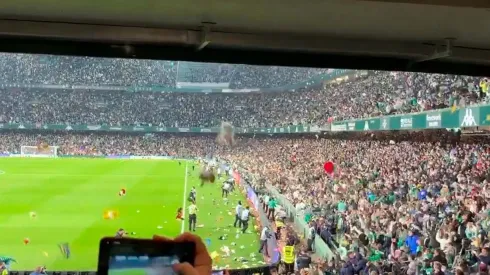 VIDEO | La lluvia de peluches que cayó la cancha del Betis