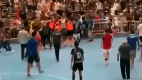 VIDEO | Terrible tangana en un partido clave de futsal