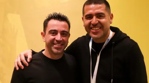 "Leyendas": la foto de Riquelme con Xavi tras la Maradona Cup