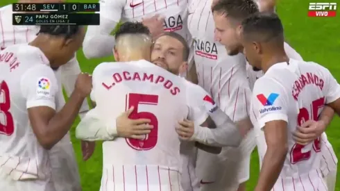 El Papu Gómez marcó el primer gol para Sevilla frente a Barcelona.
