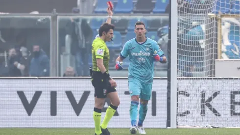 Musso y una jornada para el olvido: el argentino vio la roja y Atalanta cayó por la Serie A