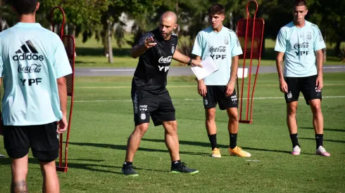 Mascherano comenzó su etapa en la Selección y recibió el apoyo de Messi y Di María