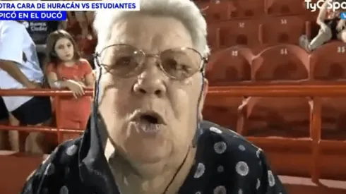 Todo Twitter enloqueció con esta abuela de Huracán que se fue al pasto con Leandro Díaz