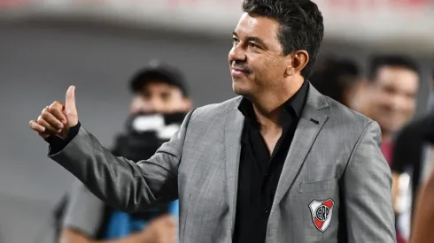 La particular charla técnica de Gallardo a los alcanzapelotas: "¡Esten atentos!"