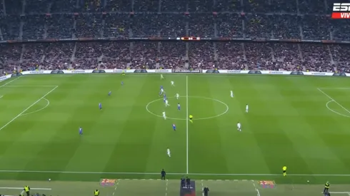 VIDEO | A Nápoli le tocó sacar del medio e hizo esta burrada en el Camp Nou