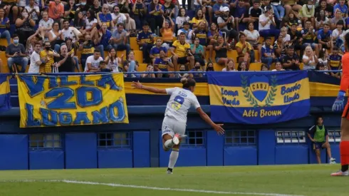 Andrea Ojeda de cara a su gente después de su gol.
