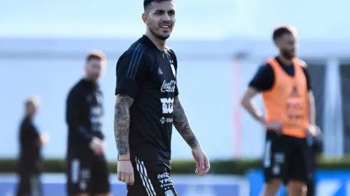 Tremendo apoyo: una figura sudamericana se cruzó con un periodista para defender a Leandro Paredes