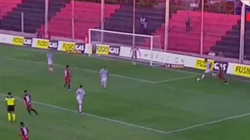 VIDEO | Nadie sabe qué quiso hacer Cardona en este gol de Patronato