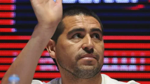 ¿Un guiño? Un crack dijo que sueña con jugar en Boca y ahora Riquelme le regaló su camiseta