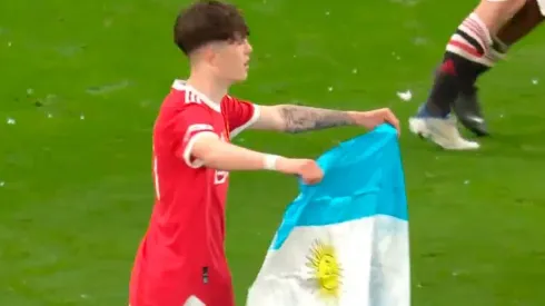 VIDEO | Argentino como el asado: Garnacho y su festejo con la bandera albiceleste