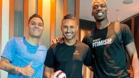 Pogba posó con la camiseta de River y los hinchas se volvieron locos